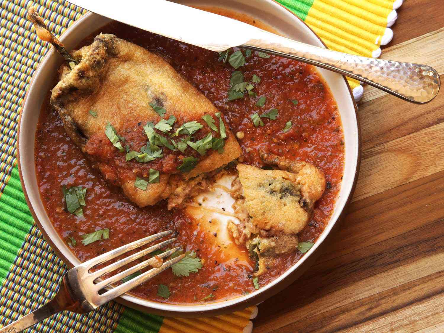 Chiles Rellenos: смачна мексиканська страва з перцем та сиром