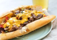 Смачний та ситний: секрети приготування Philly Cheesesteak у домашніх умовах