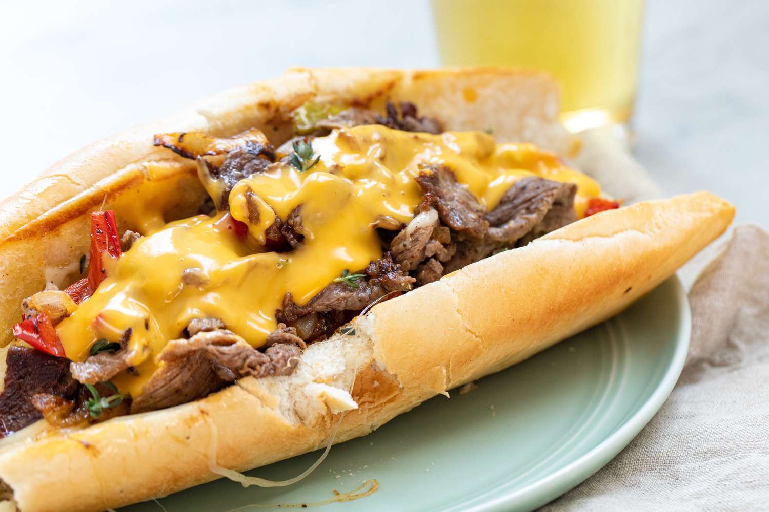 Смачний та ситний: секрети приготування Philly Cheesesteak у домашніх умовах